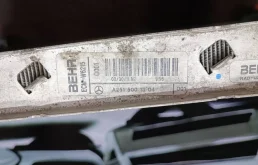 Радиатор охлаждения ДВС для Mercedes-Benz GL class 2010 года на фотографиях