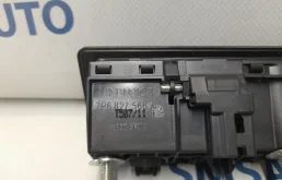 Камера заднего вида для Volkswagen Touareg на фотографиях