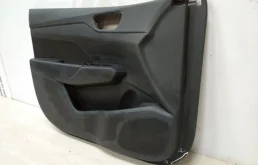 Обшивка двери передняя левая для Hyundai Solaris 2019 года на фотографиях