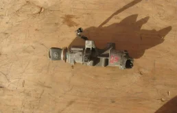 ЗАМОК КРЫШКИ БАГАЖНИКА для Toyota Avensis Седан T220 1997-2003