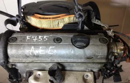 Двигатель без навесного для Volkswagen Polo 1999 года на фотографиях