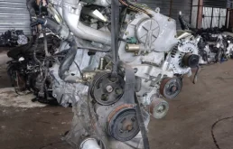 Двигатель без навесного для Nissan X-Trail 2002 года на фотографиях