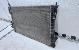Радиатор охлаждения ДВС для Ford Explorer на фотографиях