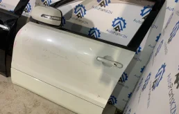 Дверь передняя левая для Suzuki Grand Vitara 1999 года на фотографиях