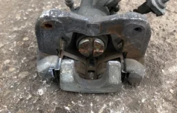 Суппорт задний правый для Honda Civic 2006 года на фотографиях