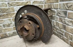 Кулак задний левый для Audi Q7 на фотографиях