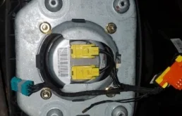 Подушка безопасности водителя для Volkswagen Touareg 2008 года на фотографиях