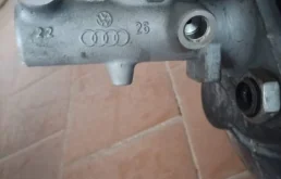 Главный тормозной цилиндр для Audi Q7 2015 года на фотографиях