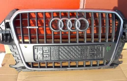 Решетка радиатора для Audi Q3 2011 года на фотографиях