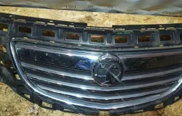 Решетка радиатора для Opel Insignia 2008 года на фотографиях