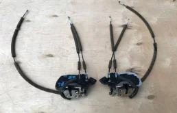 Замок задней правой двери для Nissan Note на фотографиях