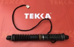 Амортизатор багажника правый для BMW 7er 2012 года на фотографиях