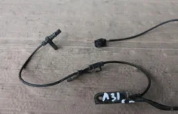 Датчик ABS передний правый для Toyota RAV4 на фотографиях