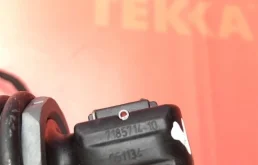 Амортизатор багажника правый для BMW 7er 2012 года на фотографиях