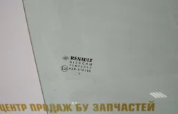 Стекло двери переднее правое для Renault Logan 2012 года на фотографиях