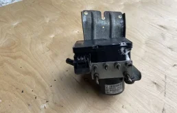 Блок ABS для Volvo XC90 2012 года на фотографиях