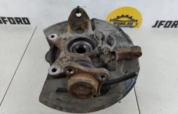 Кулак поворотный левый для Mitsubishi Pajero на фотографиях