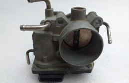 Дроссельная заслонка для Toyota RAV4 на фотографиях