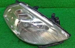 Фары для Nissan Tiida 2009 года на фотографиях