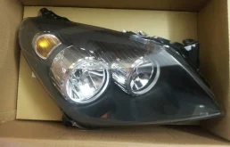 Фара правая для Opel Astra 2007 года на фотографиях