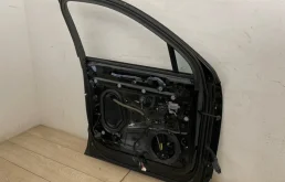 Накладка на дверь передняя левая для Audi Q7 2015 года на фотографиях