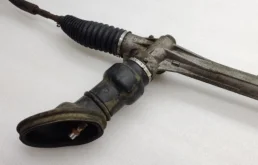 Рулевая рейка для Toyota RAV4 2008 года на фотографиях