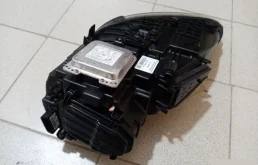 Фара правая для Porsche Cayenne на фотографиях