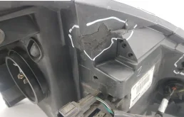 Фары для Nissan Tiida 2004 года на фотографиях