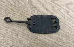 Заглушка буксировочного крюка задняя для Volkswagen Touareg 2009 года на фотографиях