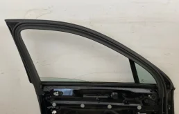 Накладка на дверь передняя левая для Audi Q7 2015 года на фотографиях