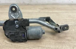 Трапеция стеклоочистителей для Audi Q3 на фотографиях