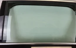 Стекло двери заднее левое для Audi Q7 на фотографиях