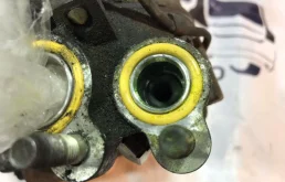 Компрессор кондиционера для Jaguar XF 2013 года на фотографиях