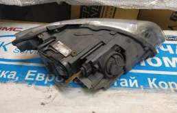 Фара ксенон левая для Audi Q7 2011 года на фотографиях