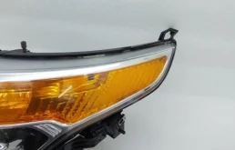 Фара левая для Ford Explorer 2013 года на фотографиях
