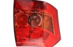 Фонарь правый для Toyota Corolla 2004 года на фотографиях
