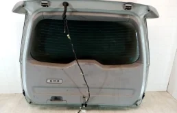 Двери для Mitsubishi Grandis 2005 года на фотографиях