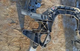 Подрамник двигателя для BMW 5er 2011 года на фотографиях