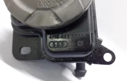 Бачок ГУР для Audi A8 2010 года на фотографиях