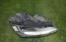 Фара правая для Volkswagen Jetta 2012 года на фотографиях