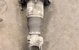 Амортизатор передний правый пневмо для Audi Q7 4L 2005-2015