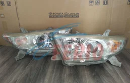 Фара правая для Toyota Highlander 2012 года на фотографиях