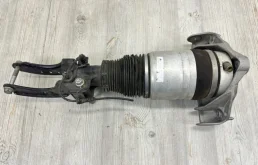 Пневмостойка передняя правая для Audi Q7 2008 года на фотографиях