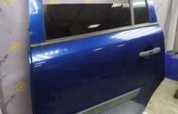 Двери для Opel Zafira 2007 года на фотографиях