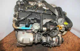 Двигатель без навесного для Kia Carnival 2000 года на фотографиях