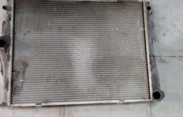 Радиатор охлаждения ДВС для BMW 3er 2005 года на фотографиях