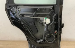 Двери для Audi Q3 2013 года на фотографиях