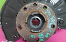 Кулак поворотный правый для Audi Q7 на фотографиях