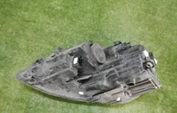 Фара правая для Volkswagen Jetta 2012 года на фотографиях