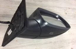 Стекла и зеркала для Audi Q7 2012 года на фотографиях